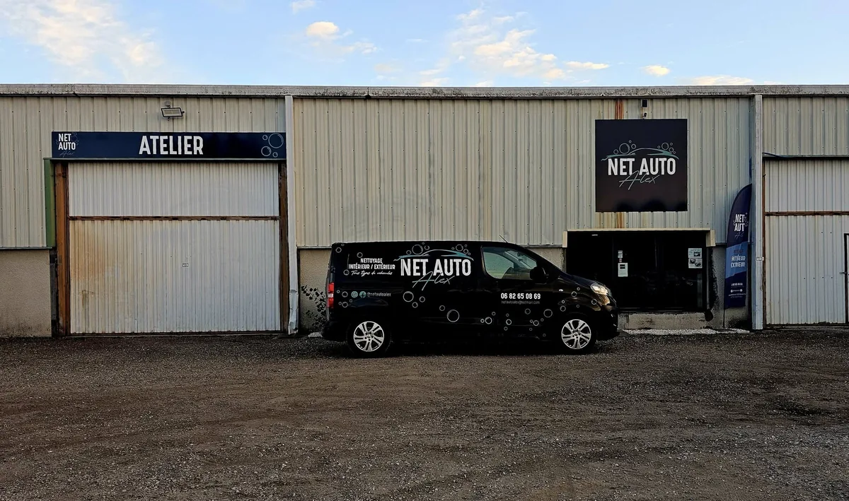 Atelier et van flocke Net Auto Alex, 258 espace Monplaisir, Hagetmau (Landes)