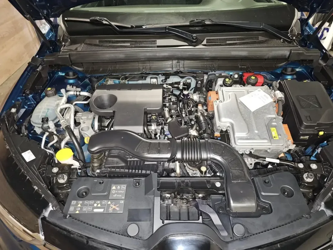 Moteur Renault apres nettoyage vapeur par Net Auto Alex