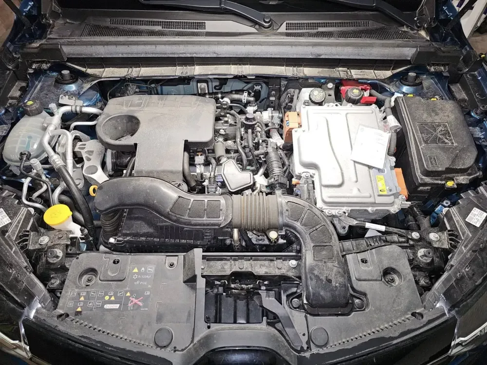 Moteur Renault encrassé avant nettoyage vapeur