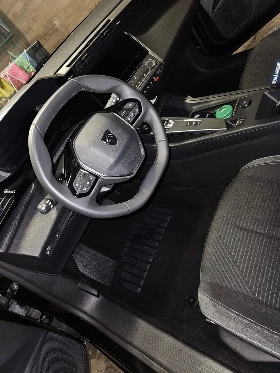 Interieur Peugeot propre et net apres nettoyage complet